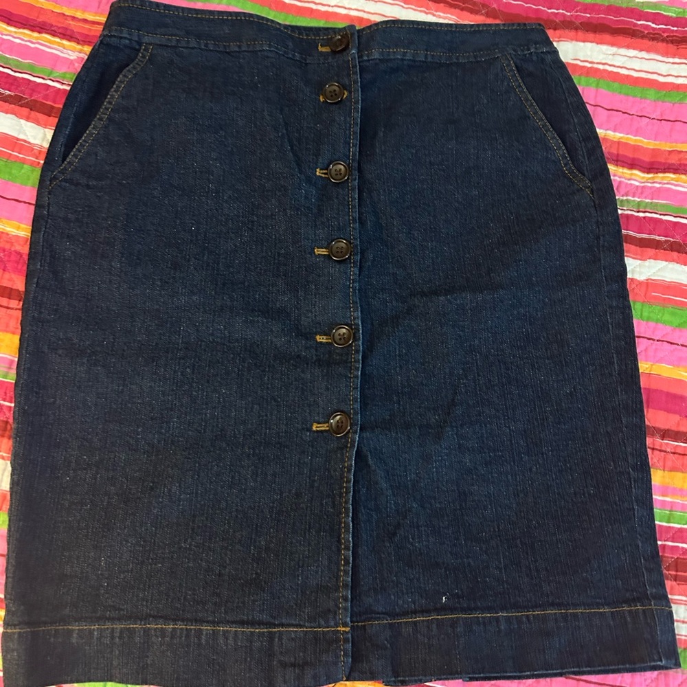 Denim Button-Front Skirt. Tsl it